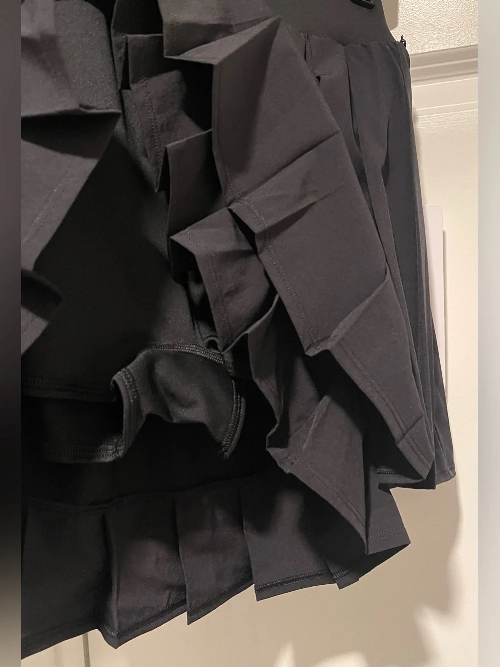 ALO Yoga Black Pleated Tennis Skirt